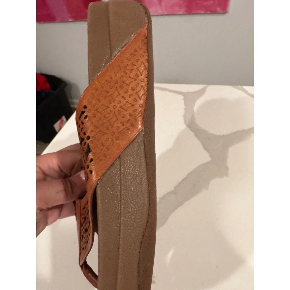 FitFlop Lulu Tan Leather Laser Cut Thong Platform Sandals Womens Brown